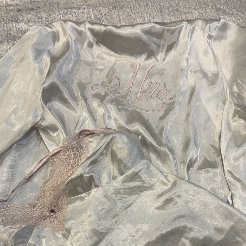 Elegant Women's Satin Robe with Lace Trim